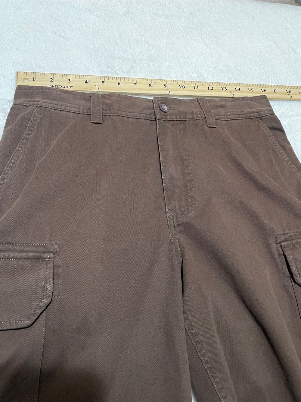 Club Room Men's Dark Brown Cargo Shorts Sz 32 - Picture 3 of 6